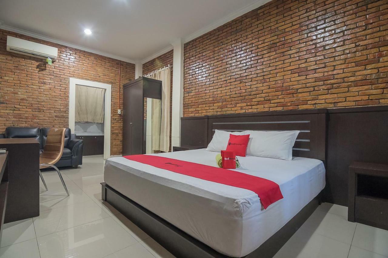 Reddoorz Plus Near Cambridge City Square 2 Medan Esterno foto