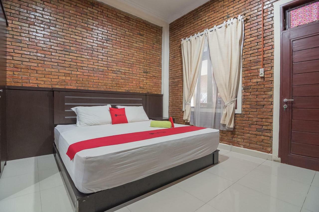 Reddoorz Plus Near Cambridge City Square 2 Medan Esterno foto