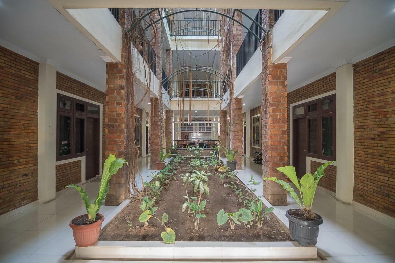 Reddoorz Plus Near Cambridge City Square 2 Medan Esterno foto
