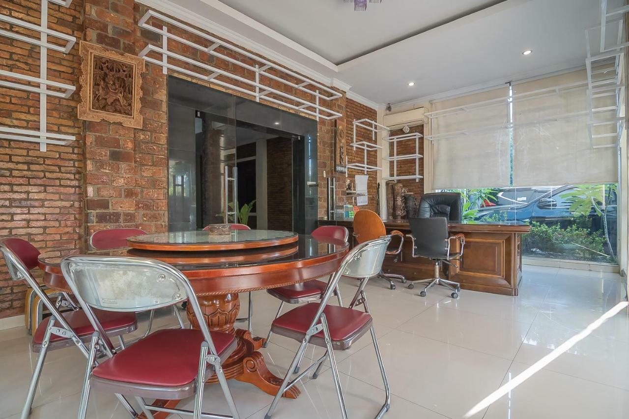 Reddoorz Plus Near Cambridge City Square 2 Medan Esterno foto