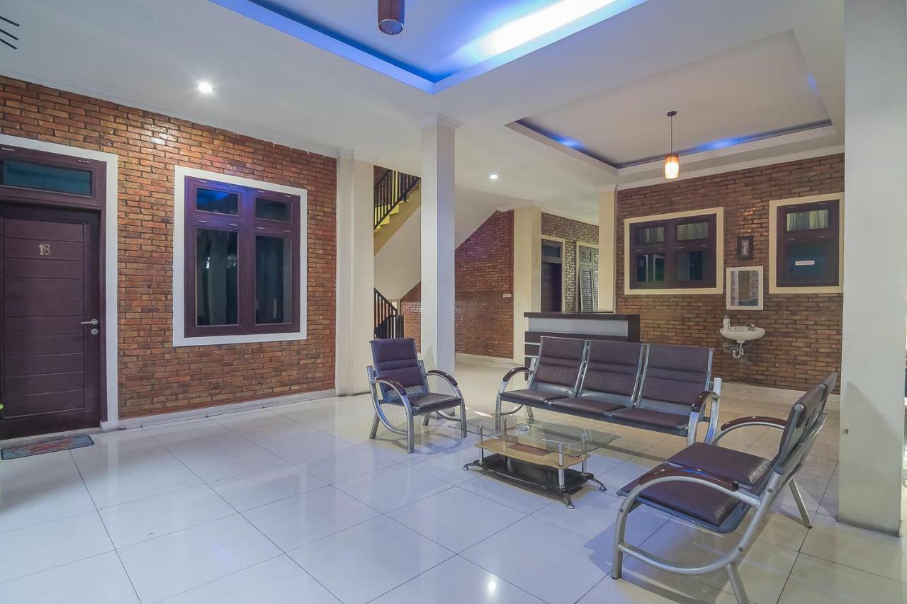 Reddoorz Plus Near Cambridge City Square 2 Medan Esterno foto