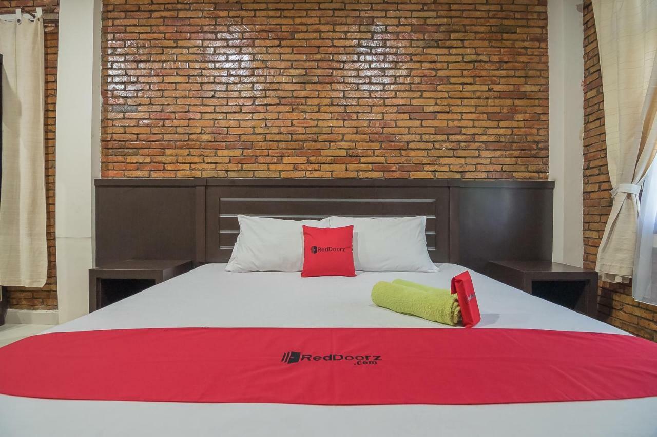 Reddoorz Plus Near Cambridge City Square 2 Medan Esterno foto
