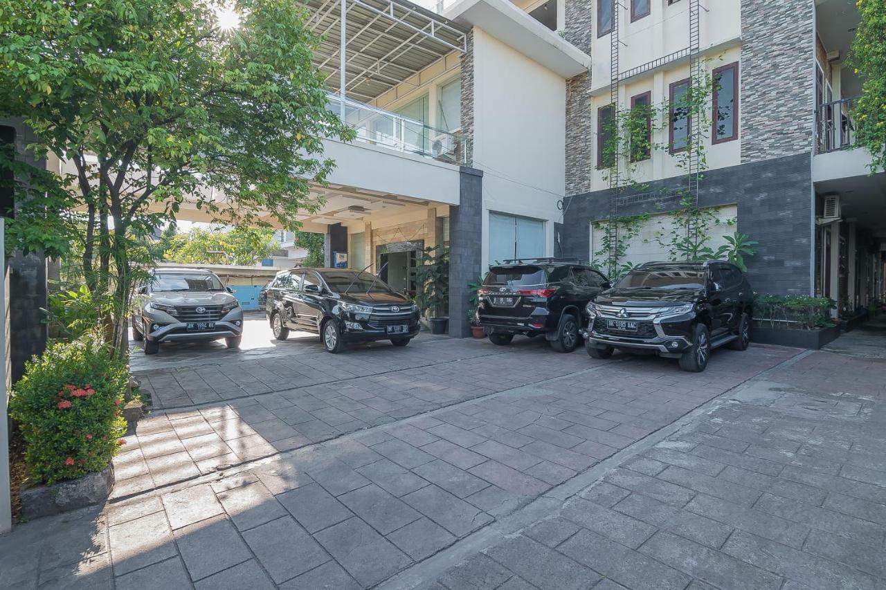 Reddoorz Plus Near Cambridge City Square 2 Medan Esterno foto